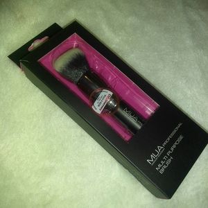 MUA Professionals| Multi-purpose Make Up Brush NIB